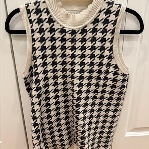 LOFT Black and Cream Houndstooth Tank Top